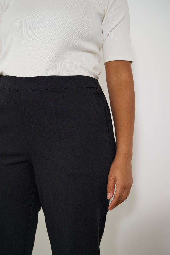 Zwarte Cropped Broek Met Rechte Pijp