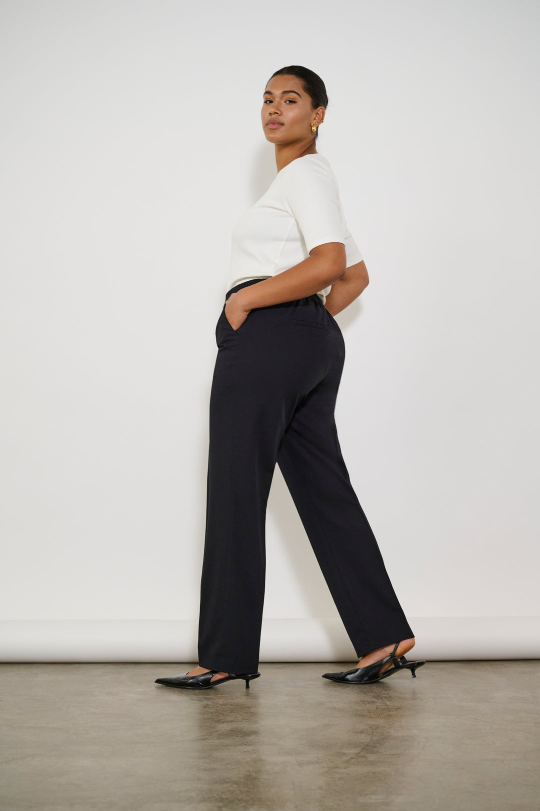 Zwarte Broek Met Elastische Taille En Steekzakken