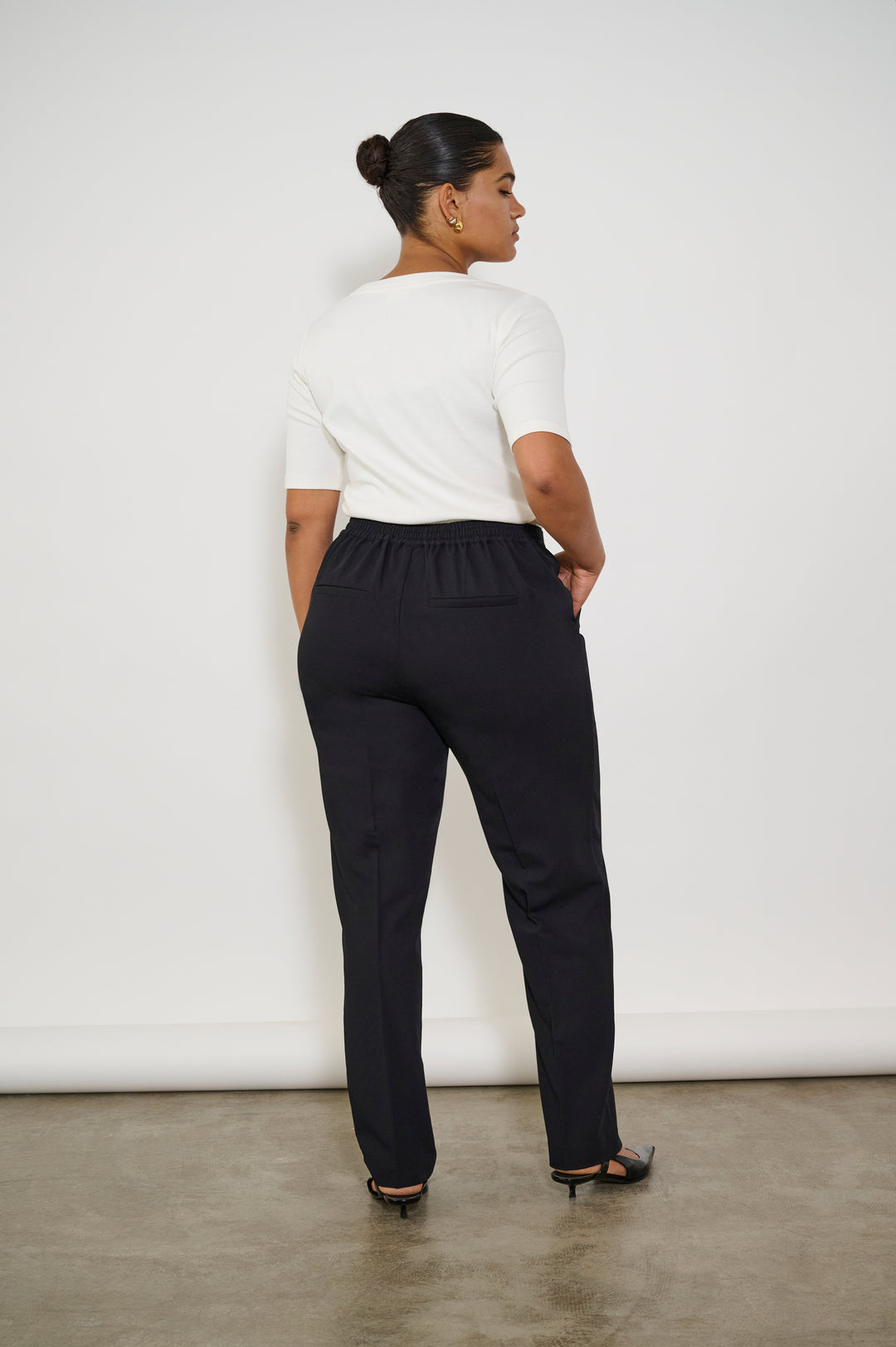 Zwarte Broek Met Elastische Taille En Steekzakken