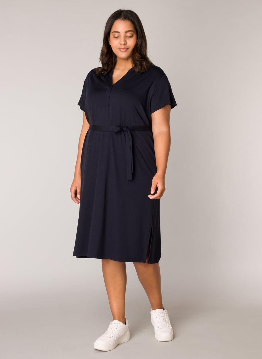 Tijdloze Marineblauwe Midi-Jurk Met Taille Riem