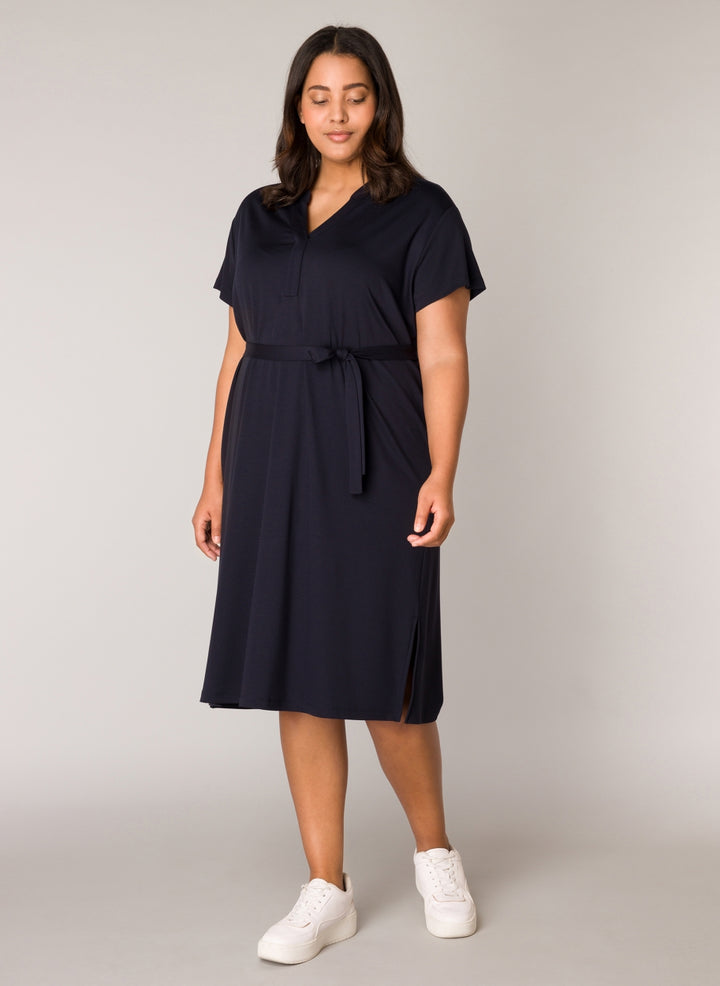 Tijdloze Marineblauwe Midi-Jurk Met Taille Riem