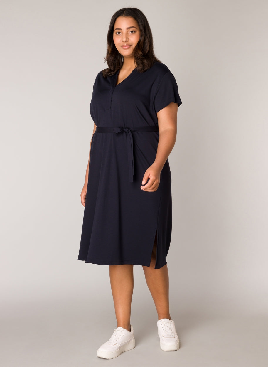 Tijdloze Marineblauwe Midi-Jurk Met Taille Riem