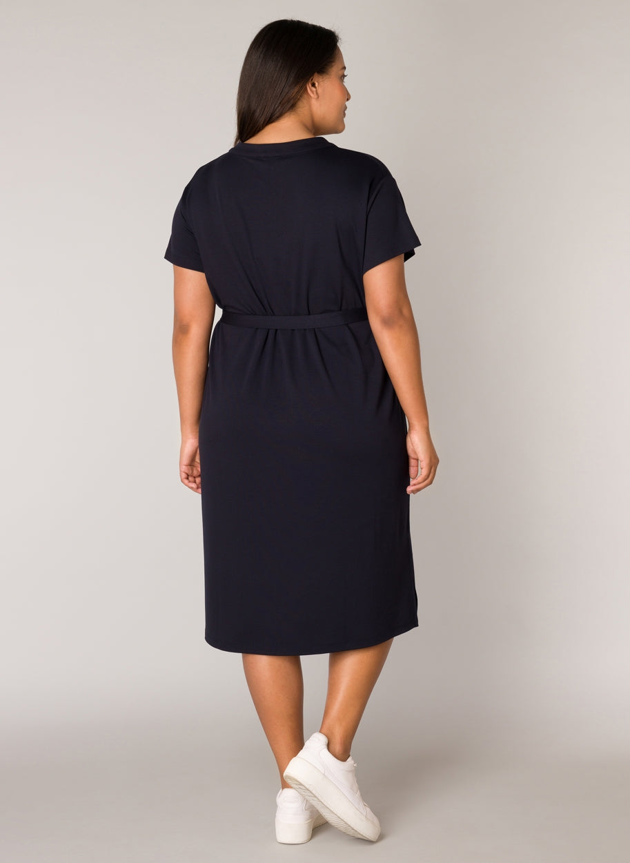 Tijdloze Marineblauwe Midi-Jurk Met Taille Riem