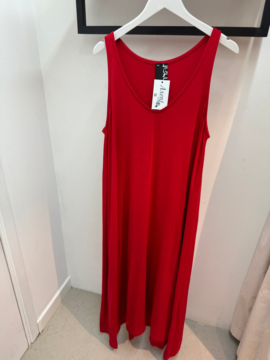 rode zomerse jurk - mat fashion - 0000.7502.C -red - grote maten - dameskleding - kledingwinkel - herent - leuven