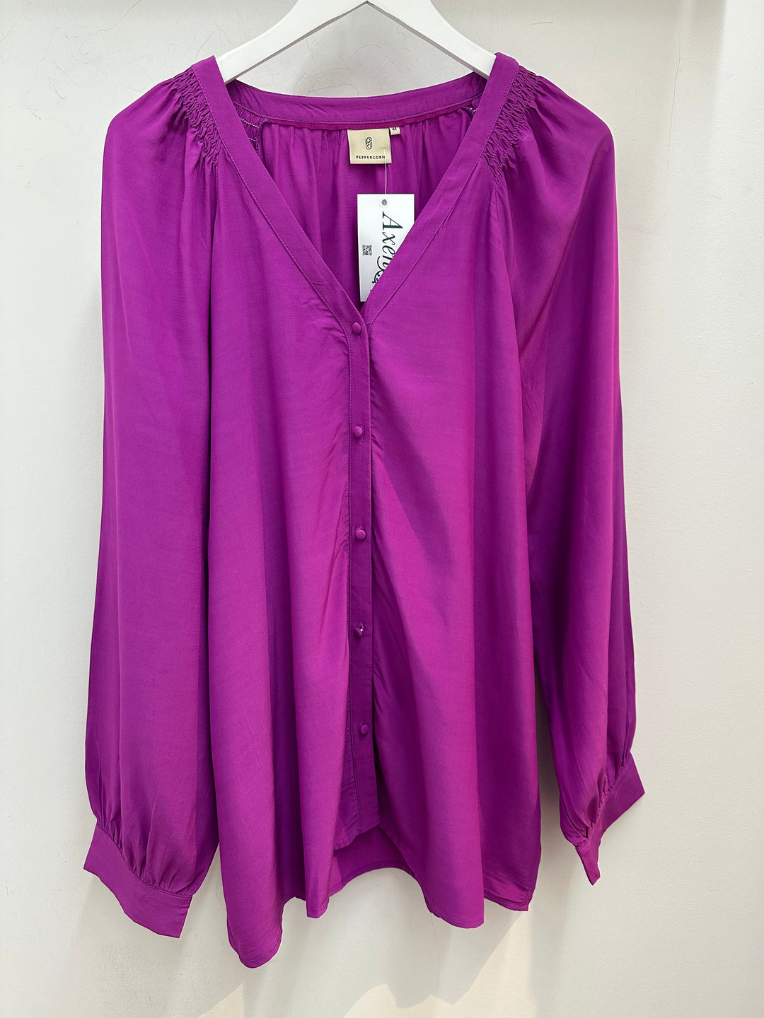 blouse met V-hals - peppercorn - - grote maten - dameskleding - kledingwinkel - herent - leuven