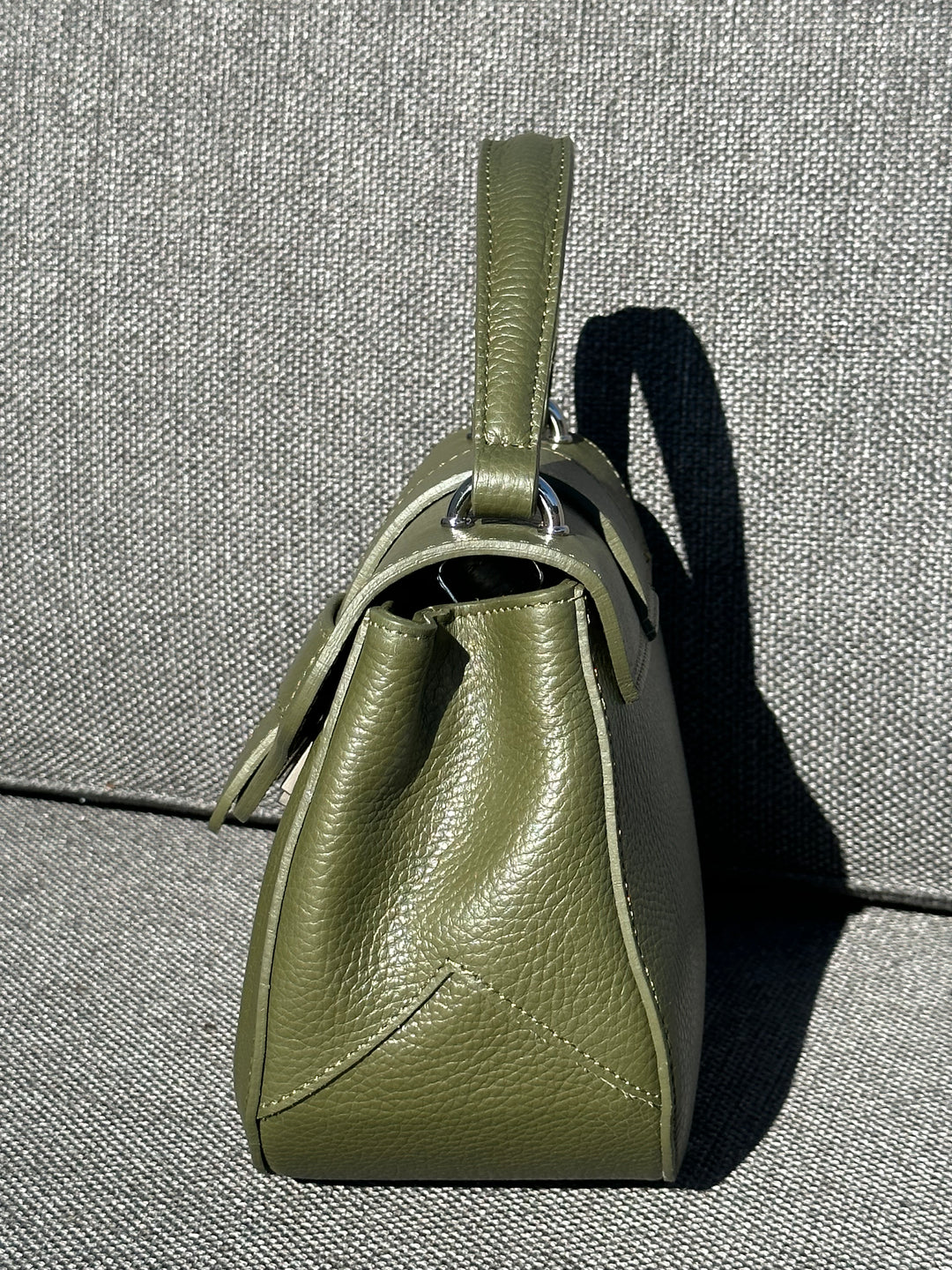 olijfgroene handtas van leder - axent - 89710 - grote maten - dameskleding - kledingwinkel - herent - leuven