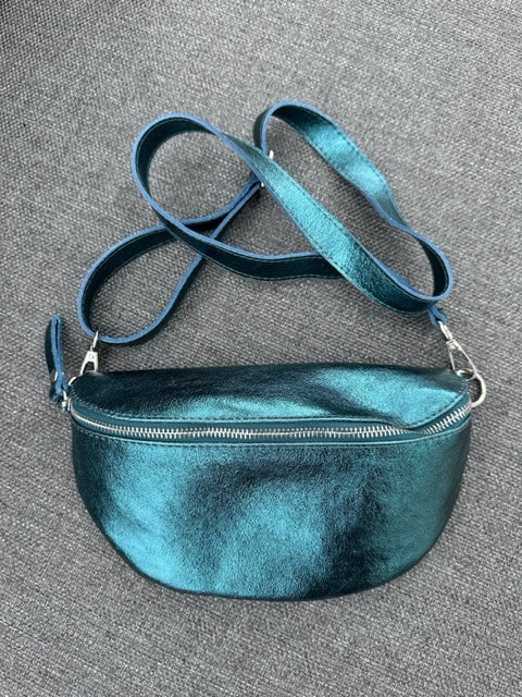 aqua blue metallic crossbody tas van leder - axent - ITA388-aqua blue - grote maten - dameskleding - kledingwinkel - herent - leuven