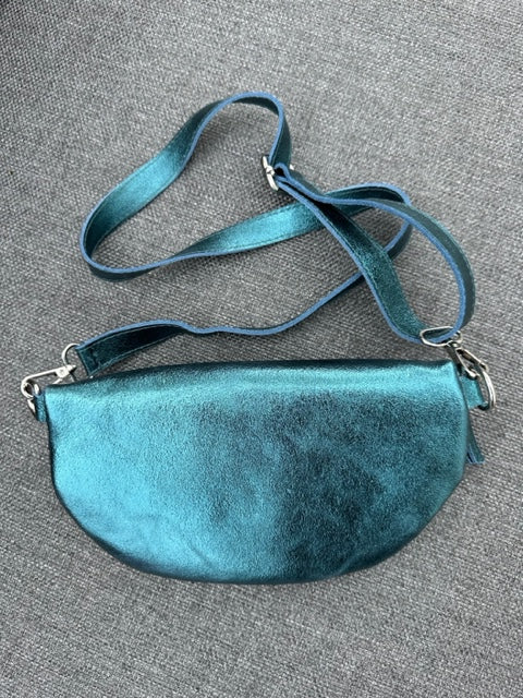 aqua blue metallic crossbody tas van leder - axent - ITA388-aqua blue - grote maten - dameskleding - kledingwinkel - herent - leuven