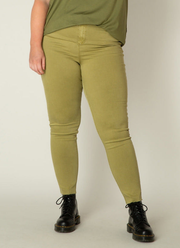 olijfgroene broek 5 pocket model - yesta - - grote maten - dameskleding - kledingwinkel - herent - leuven
