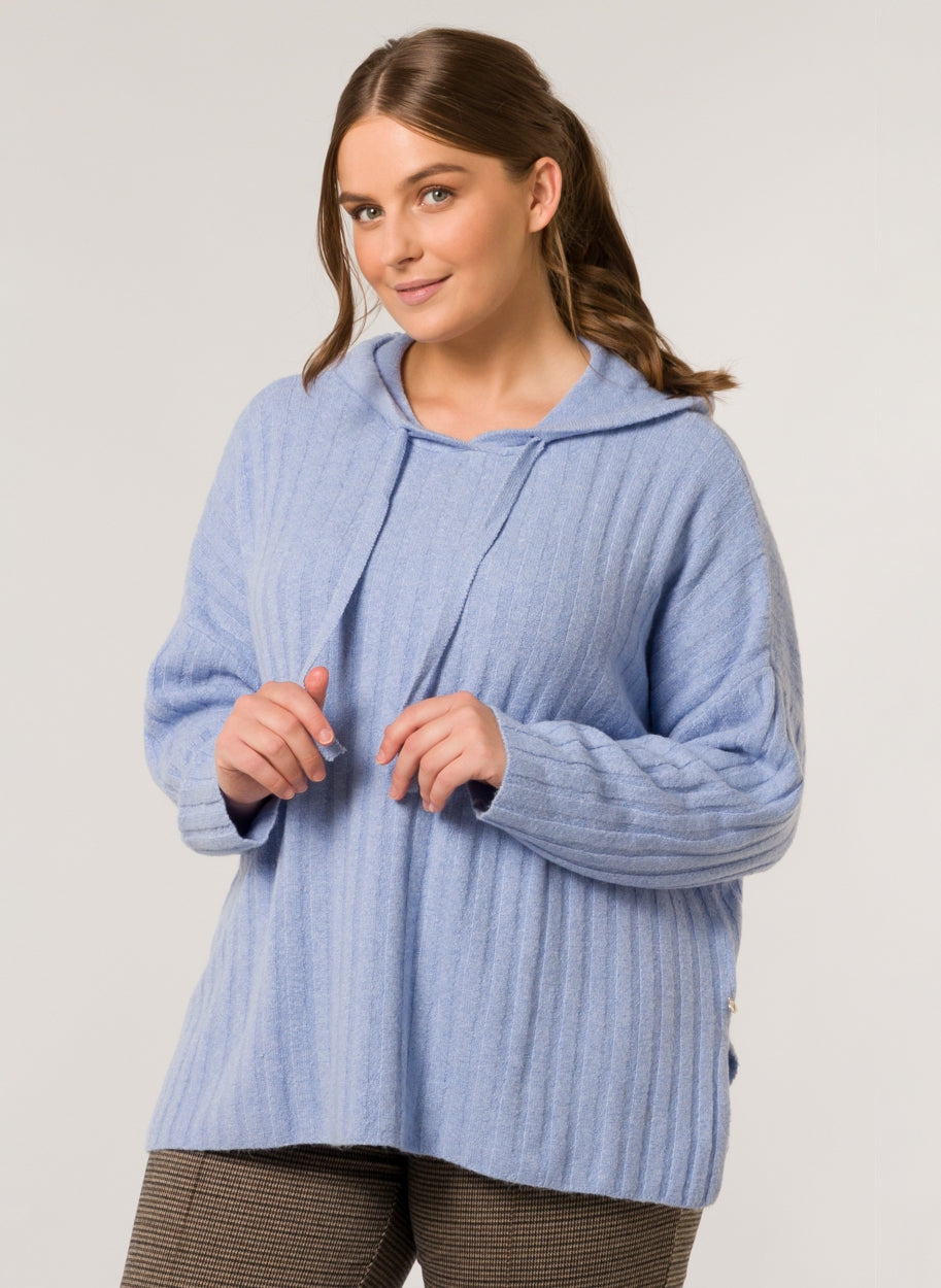 sportieve gebreide trui in lichtblauw - yesta - A003263 - grote maten - dameskleding - kledingwinkel - herent - leuven