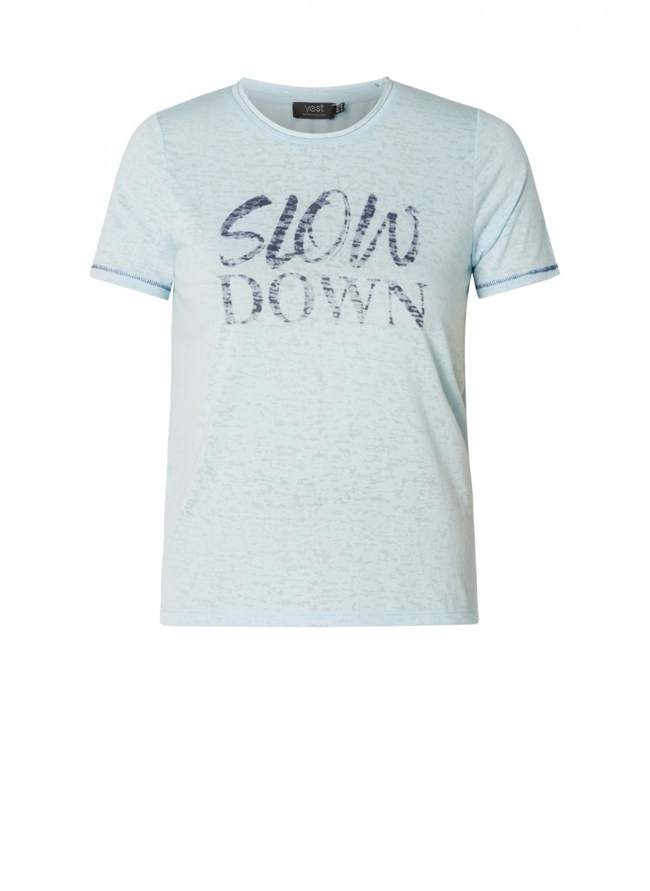 aqua t-shirt met slow down print - yesta - - grote maten - dameskleding - kledingwinkel - herent - leuven