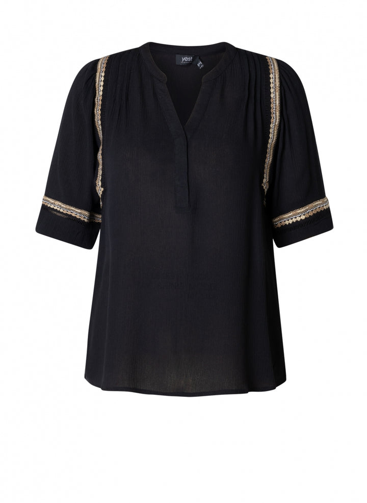 luchtige zwarte blouse met fijne kreuk - yesta - - grote maten - dameskleding - kledingwinkel - herent - leuven