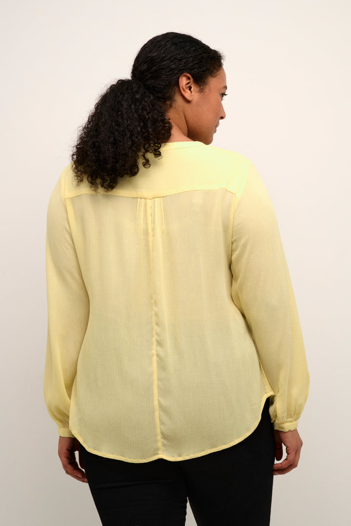 tijdloze pale banana blouse van ecovero viscose
