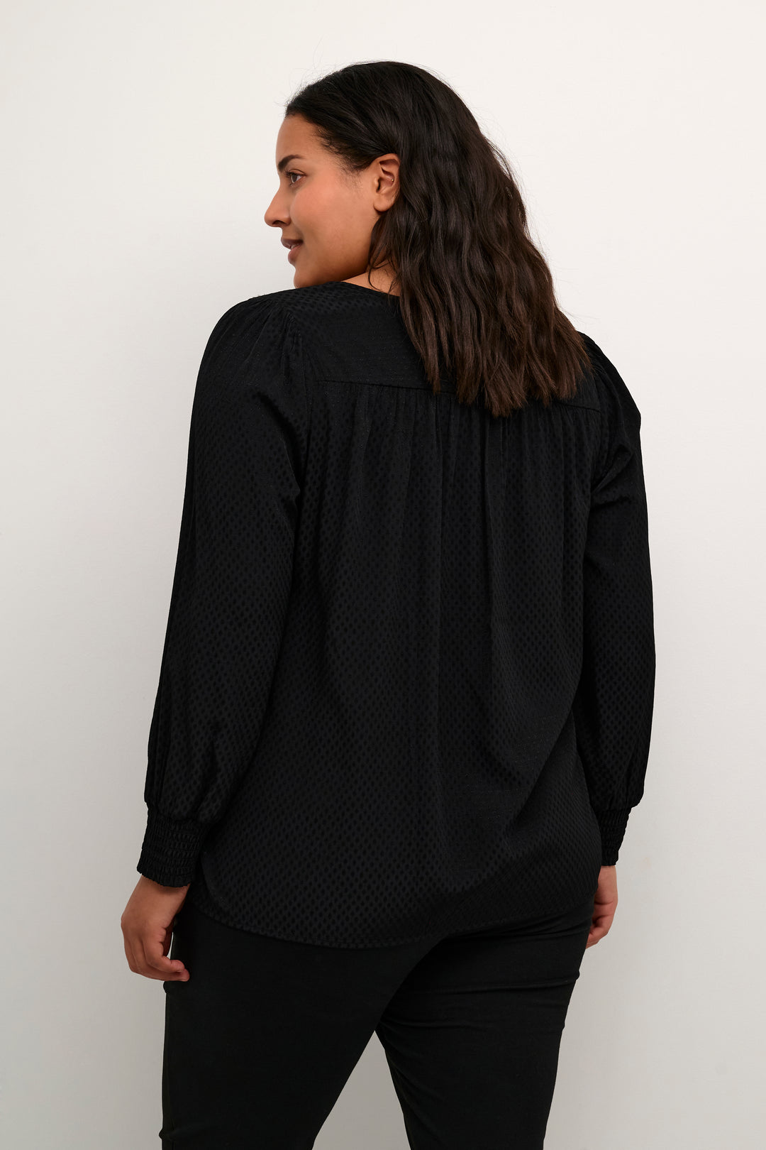 zwarte blouse met toon op toon print