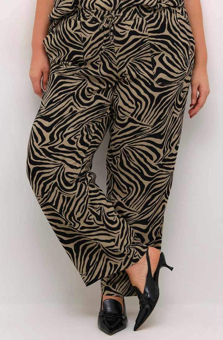 Zebra Print Broek Met Elastische Taille | Grote Maten Mode bij Axent