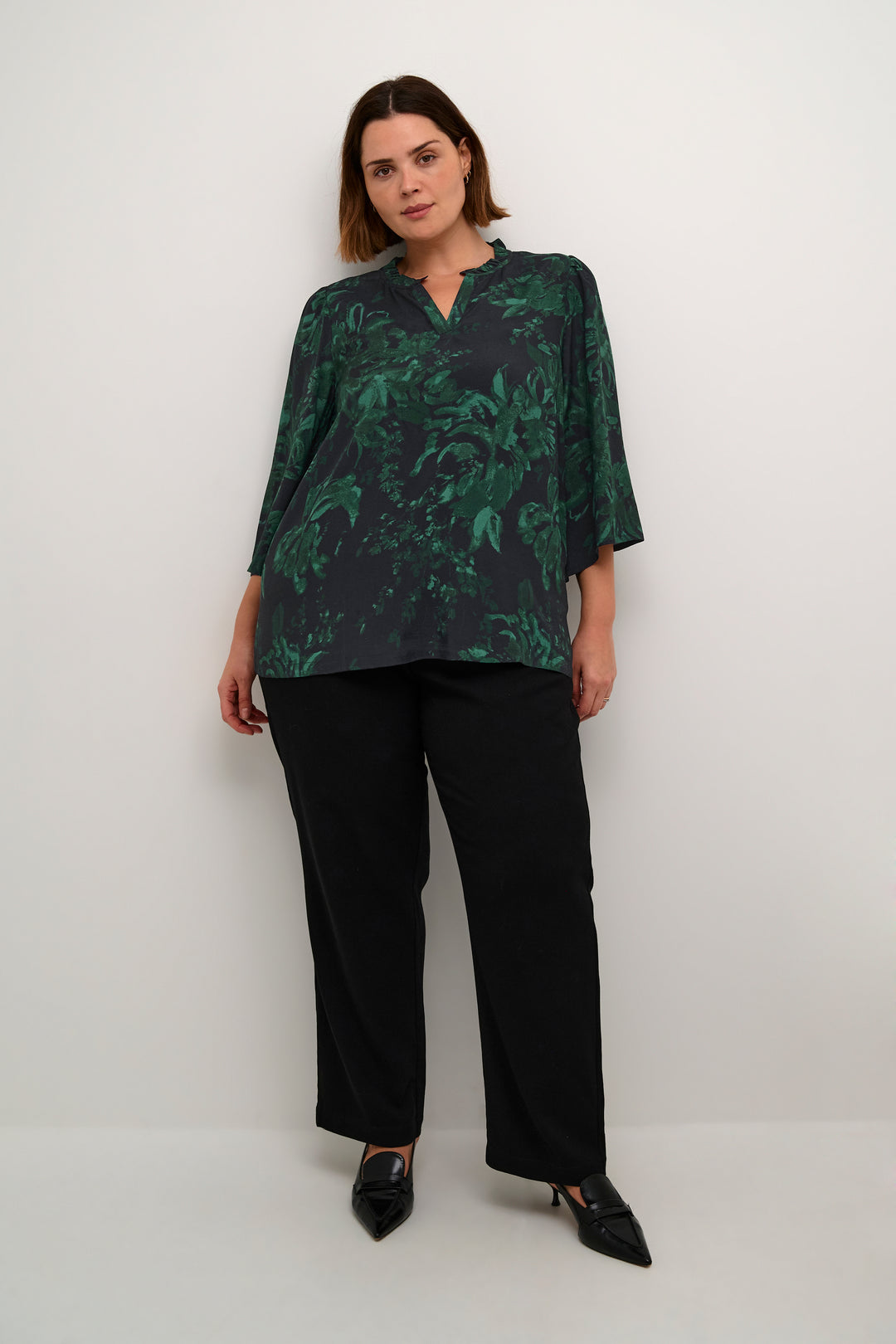 Blouse Met Uitwaaiende Mouwen In Zwart En Groen | Grote Maten Mode bij Axent