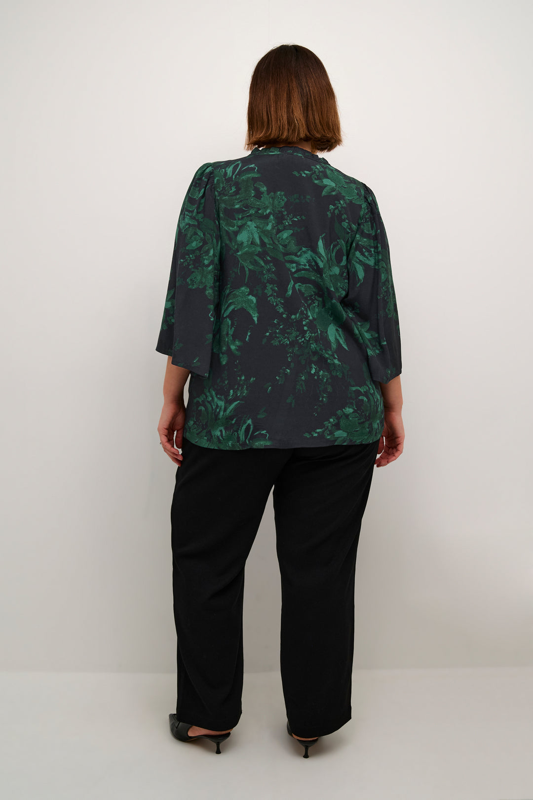 Blouse Met Uitwaaiende Mouwen In Zwart En Groen | Grote Maten Mode bij Axent