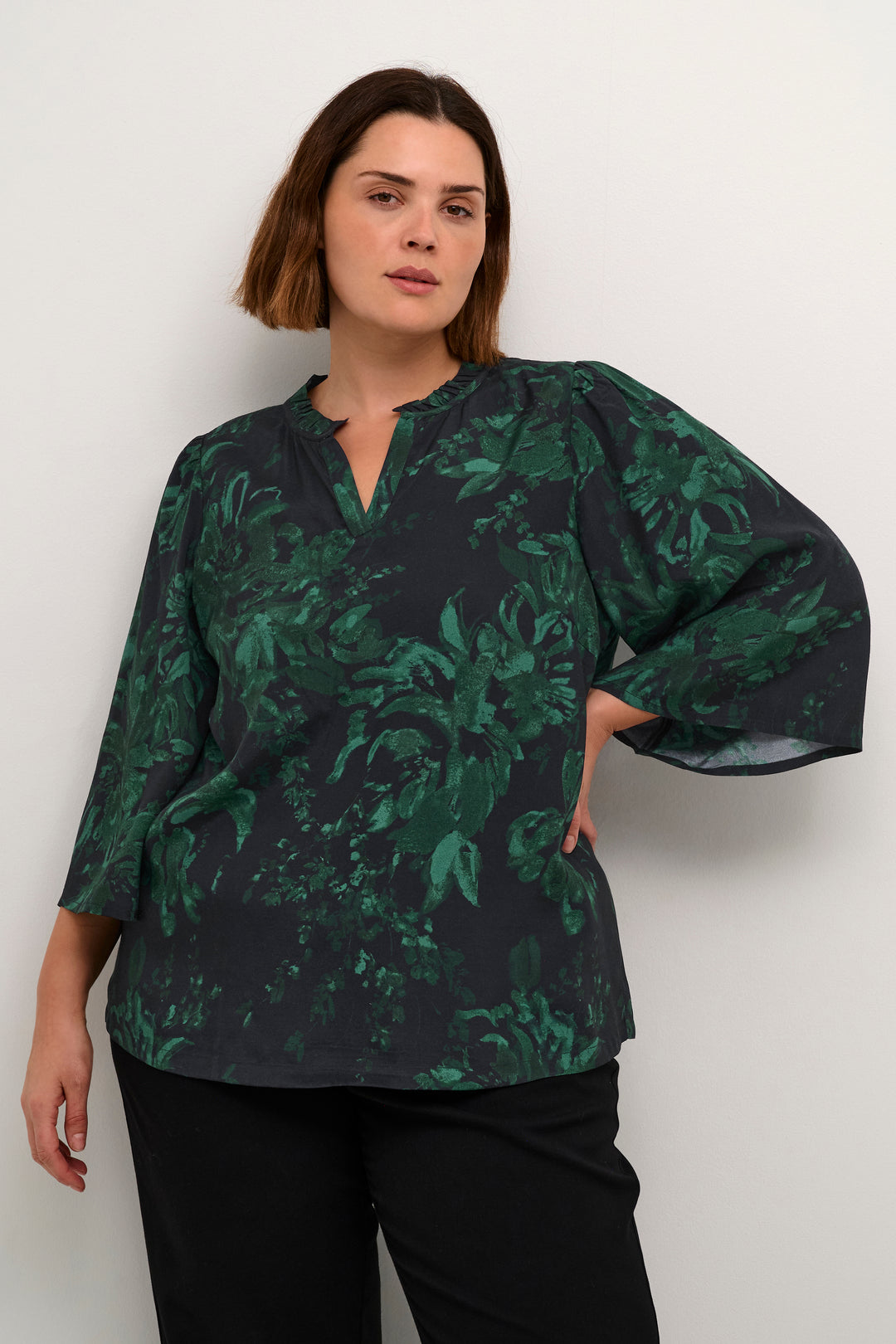 Blouse Met Uitwaaiende Mouwen In Zwart En Groen | Grote Maten Mode bij Axent