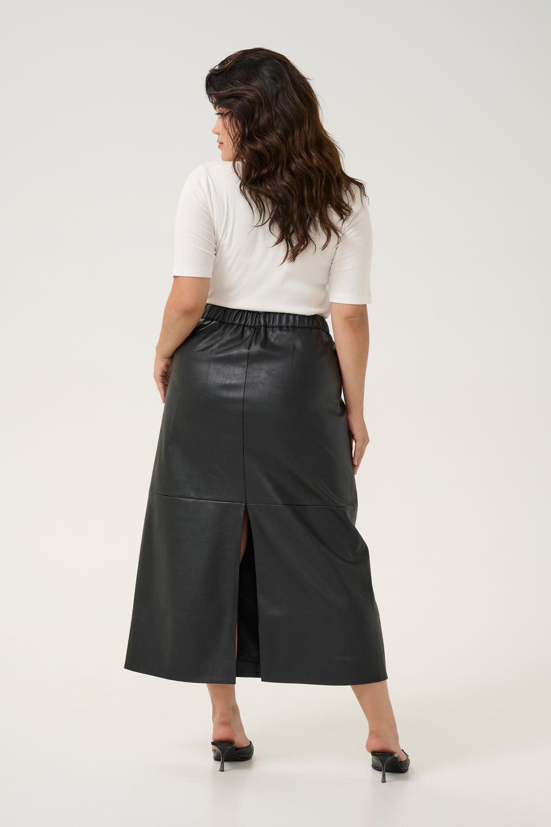 Zwarte Midi-Rok In Faux Leather Met Split | Grote Maten Mode bij Axent