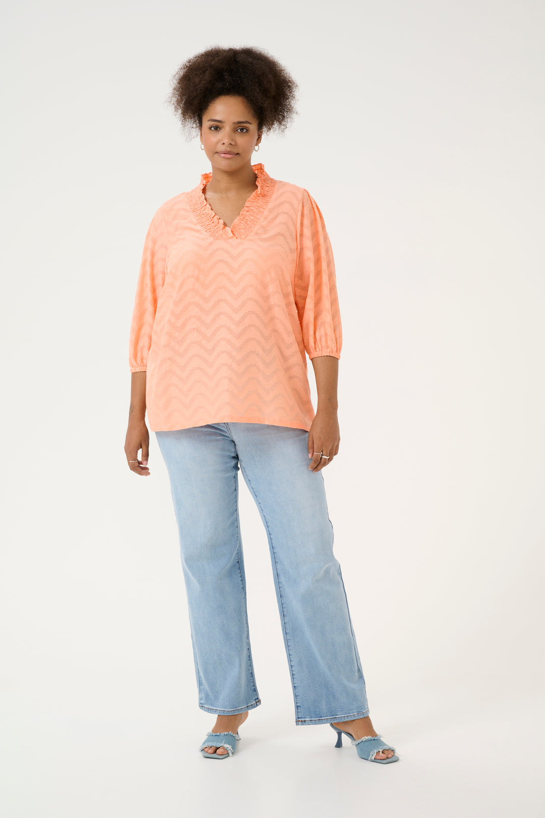 luchtige blouse met zigzagpatroon en ruches