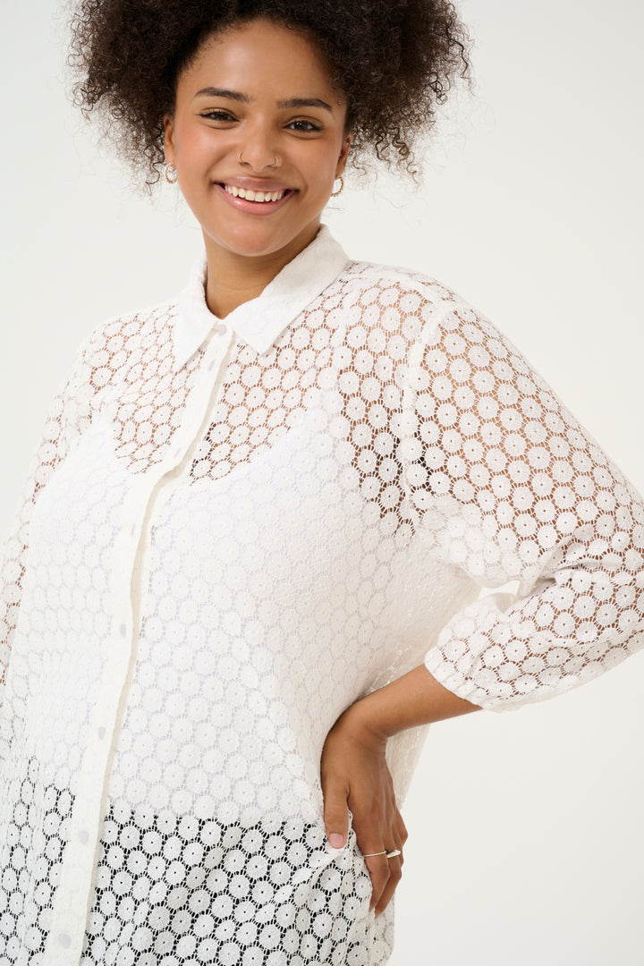 Witte Kanten Blouse Met Doorknoopsluiting En Klassieke Kraag | Grote Maten Mode bij Axent