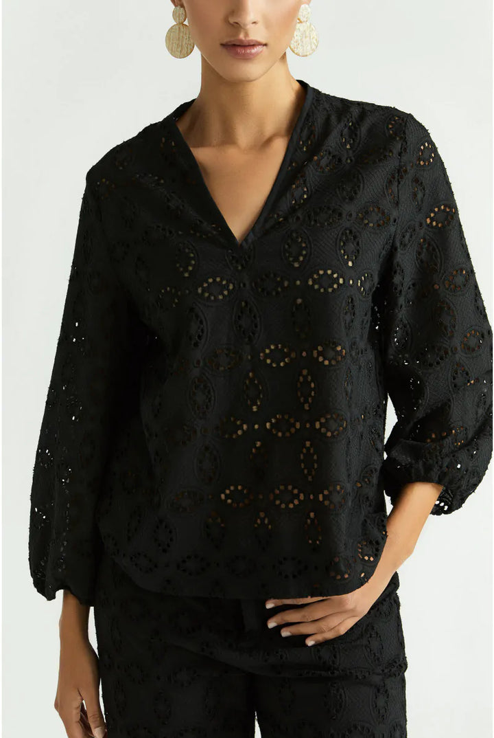 zwarte broderie blouse met lange mouwen