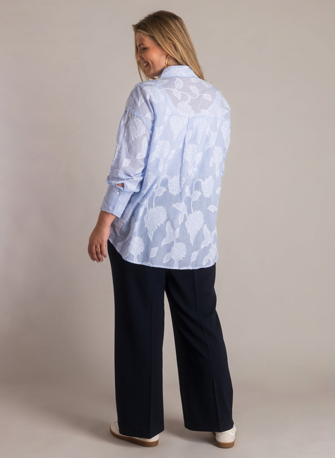 Puderrosa Bluse mit Blumendruck