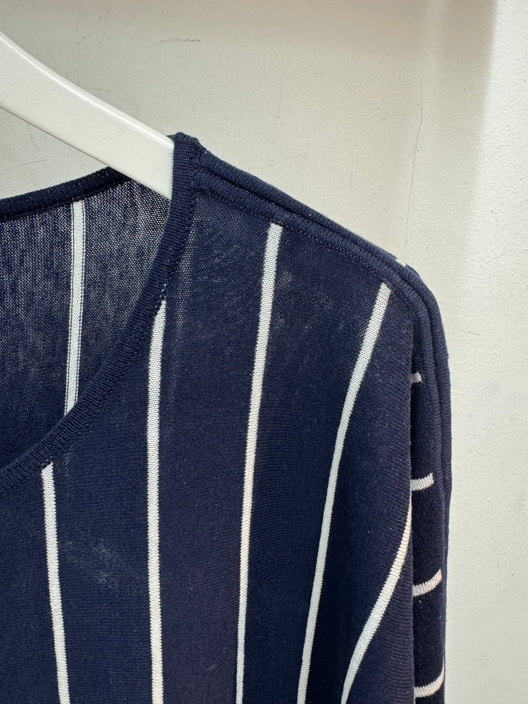 Gestreept Zijden Truitje Met Verstelbare Mouwen