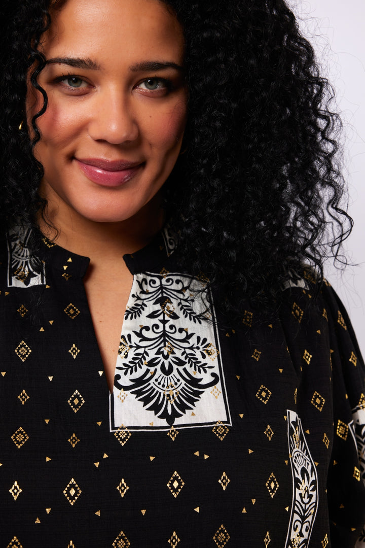 Schwarz-goldene Bluse mit Druckmuster