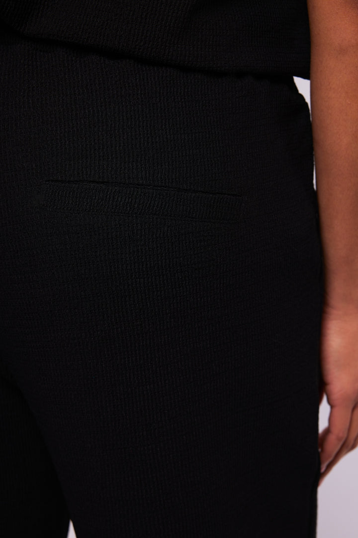 Schwarze Basic-Hose aus edlem Strukturgewebe