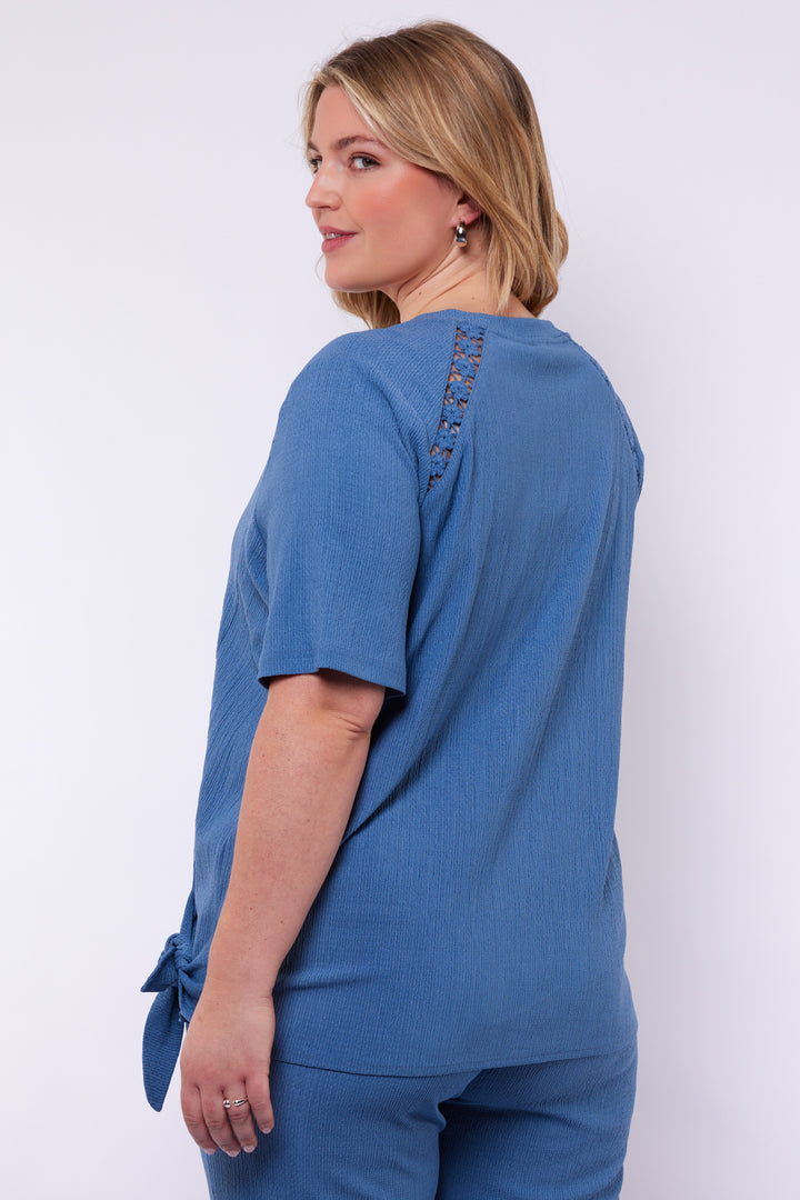 Blauwe Top Met Kantdetail