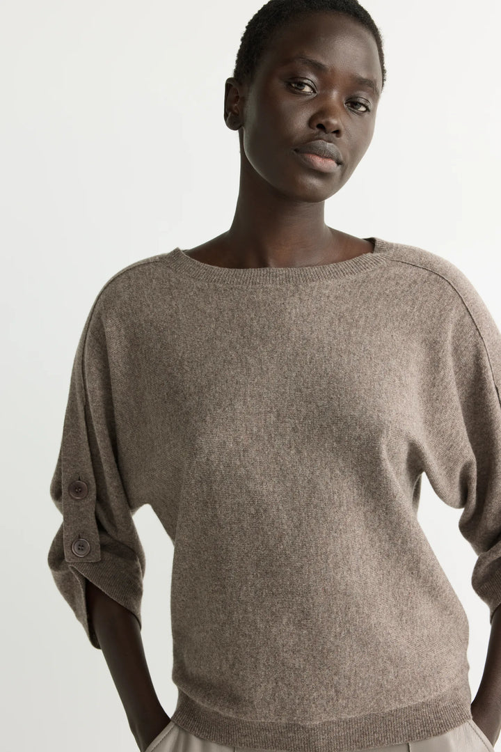 Trui met Knoopdetails