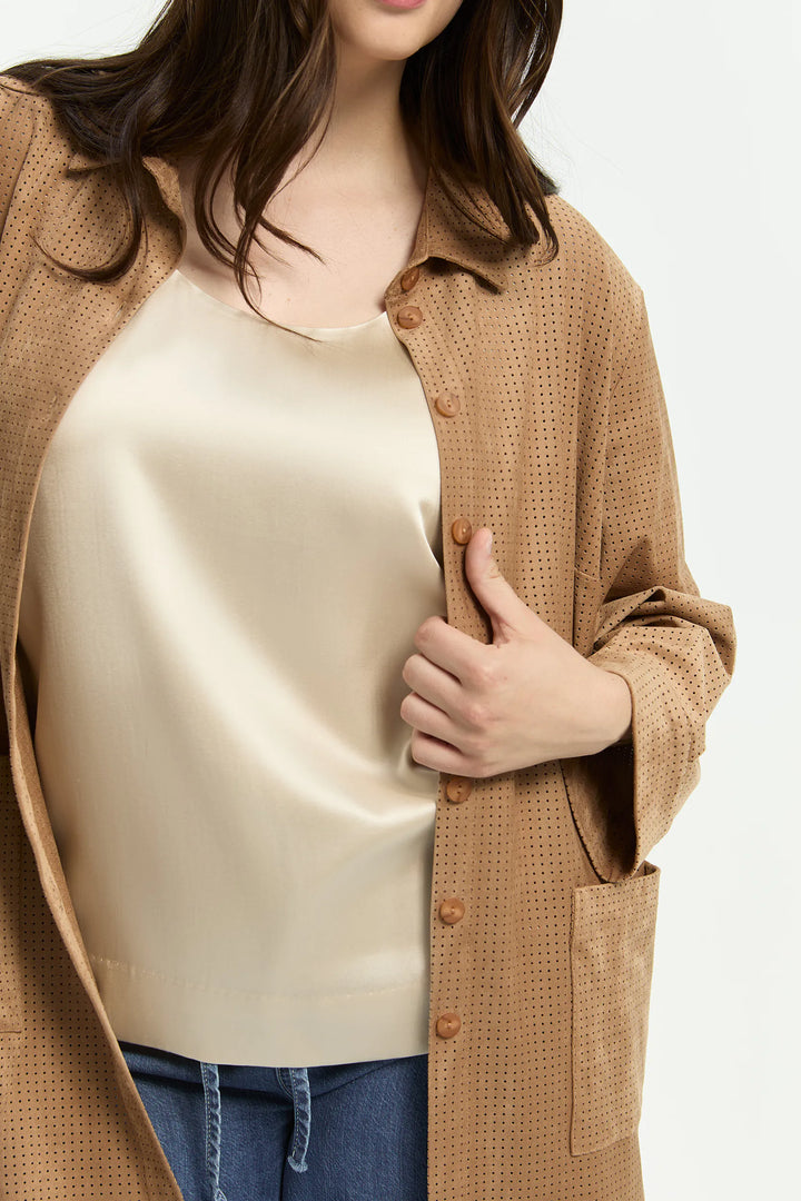 camel hemdblouse met perforatie