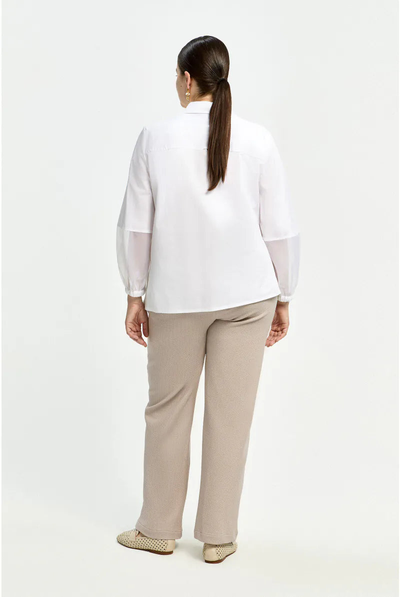 Broek in structuur stof