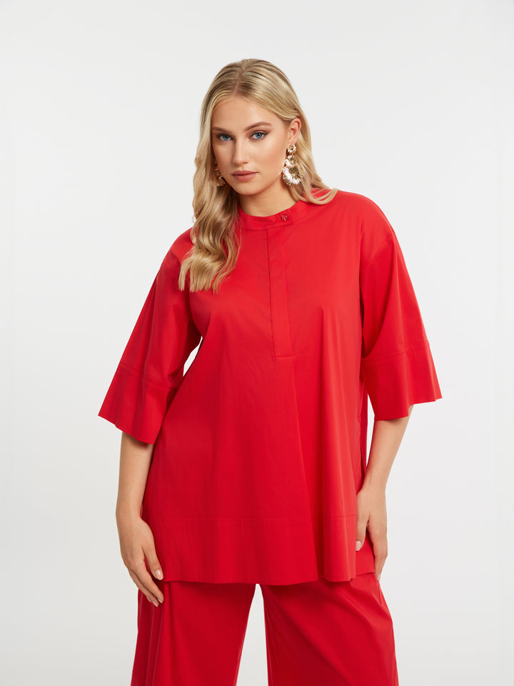 Rode Blouse Met Hoge Split