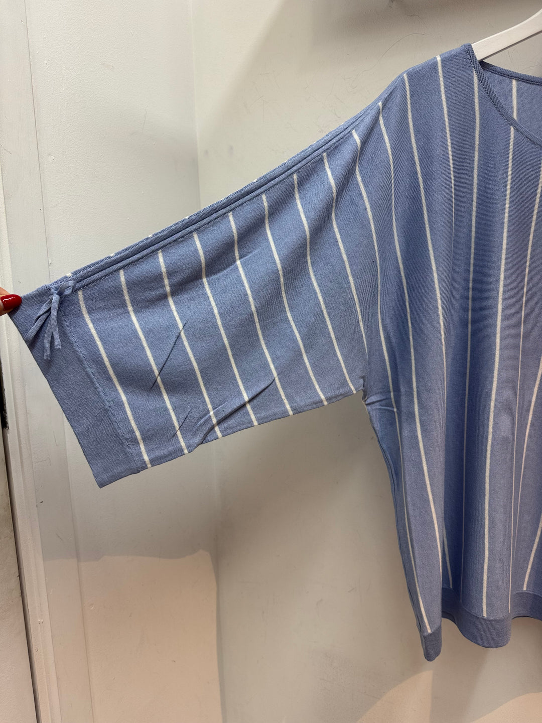 Gestreept Zijden Truitje Met Verstelbare Mouwen