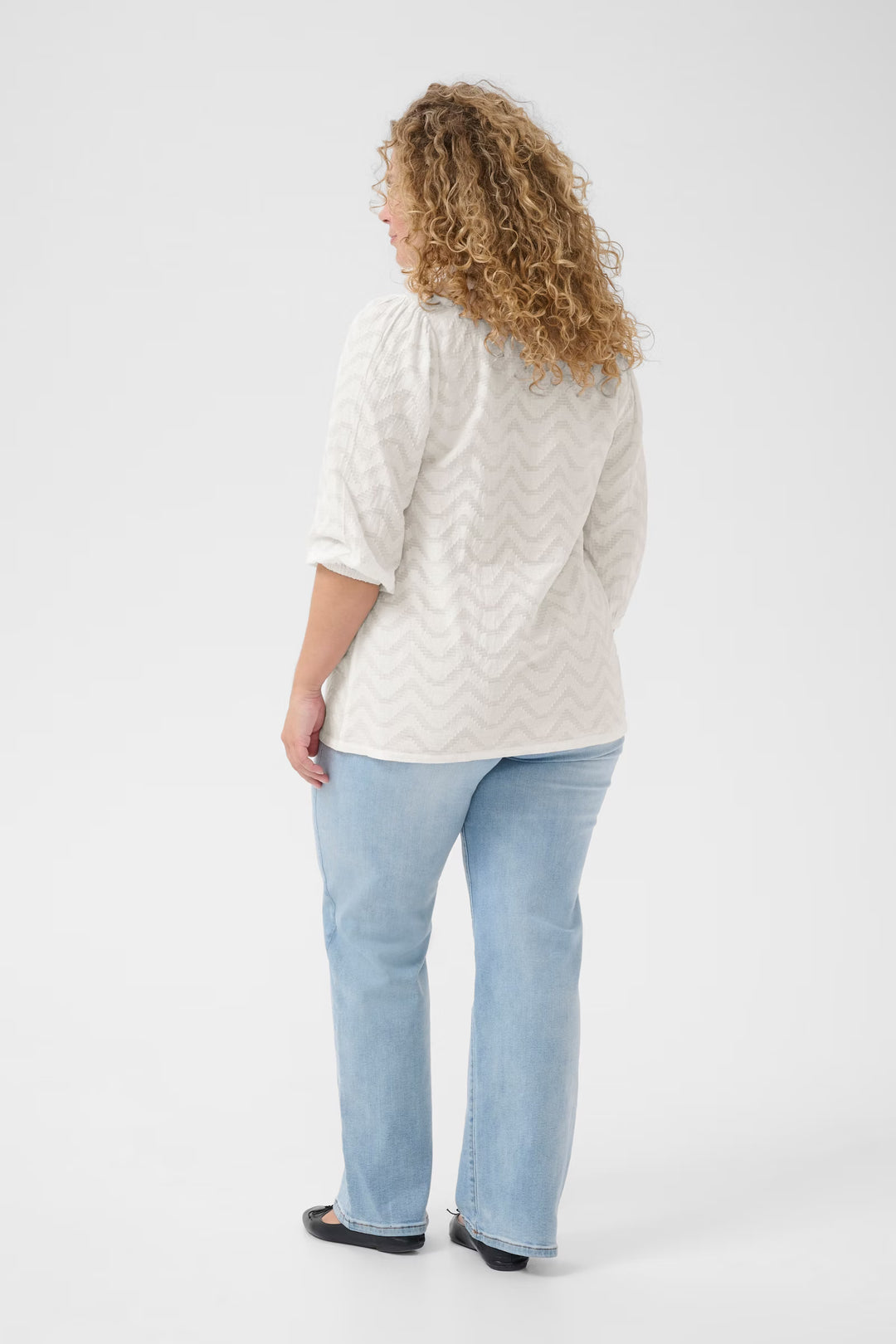 Luftige Bluse mit Zickzack-Muster und Rüschen