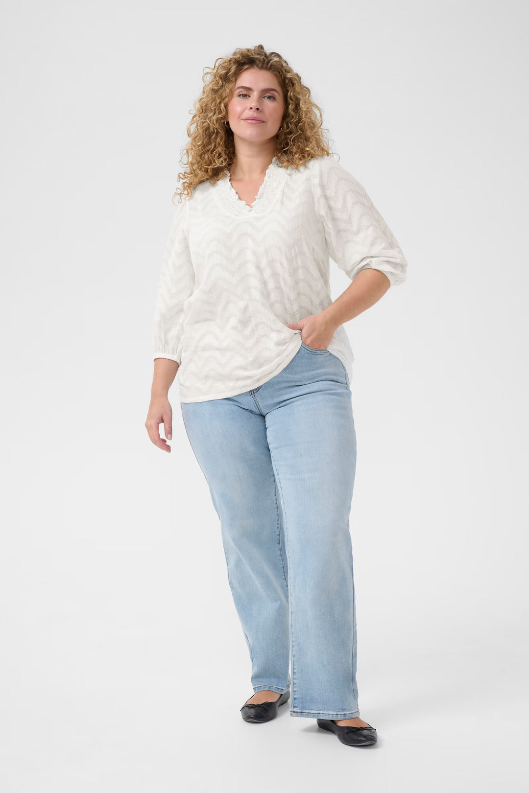 Luftige Bluse mit Zickzack-Muster und Rüschen
