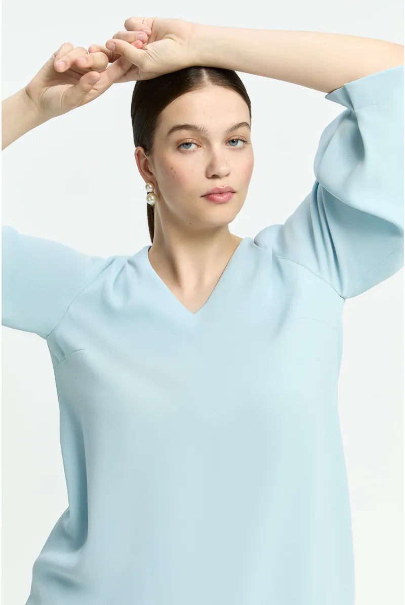Lichtblauwe Blouse met V-hals