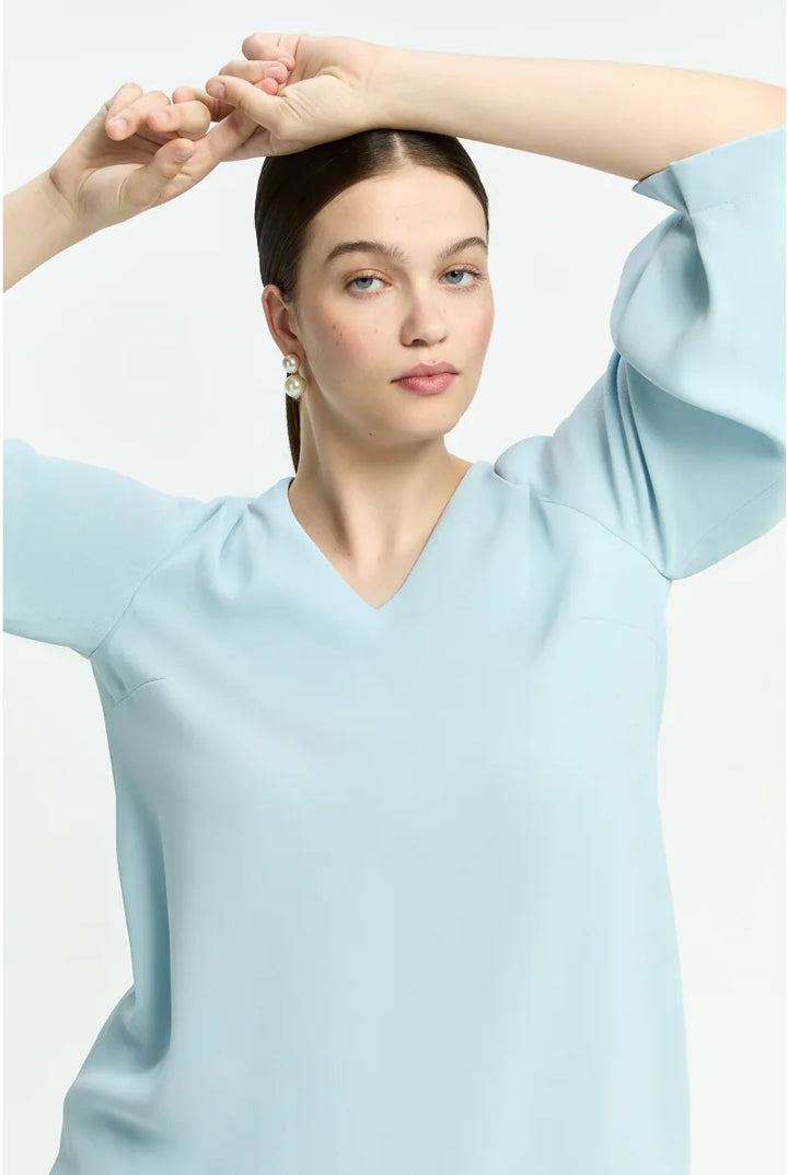 Lichtblauwe Blouse met V-hals