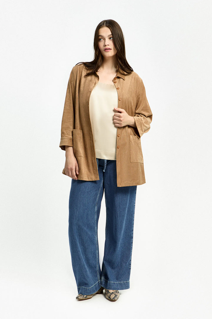 camel hemdblouse met perforatie