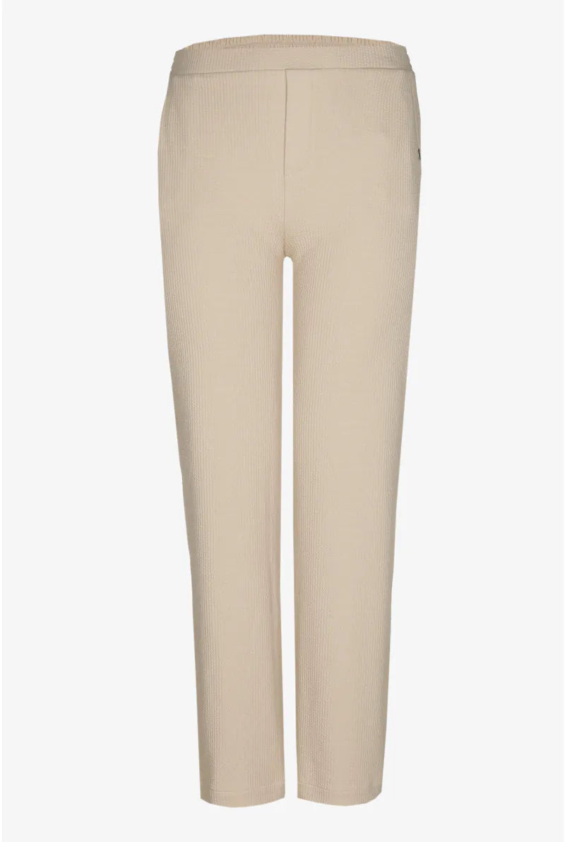 Broek in structuur stof