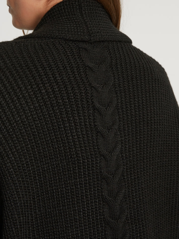 Stylischer langer schwarzer Strickcardigan mit Spitze