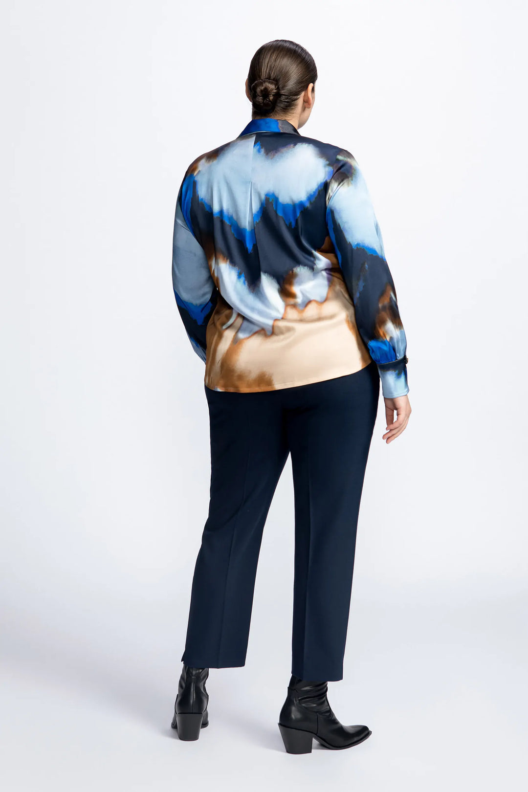 satijnen blouse met prachtige print - xandres - himio - grote maten - dameskleding - kledingwinkel - herent - leuven