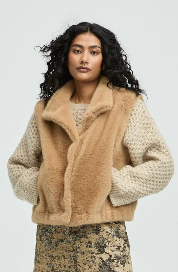 Stylischer Bomber-Bodywarmer in Kamel