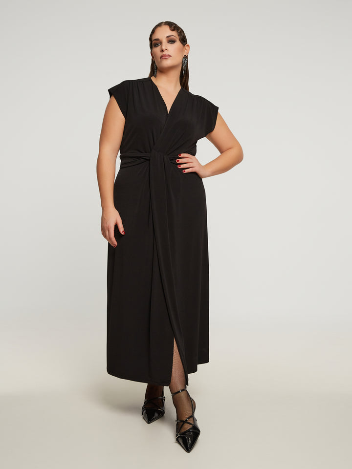 Schwarzes Maxikleid mit Knopfdetail