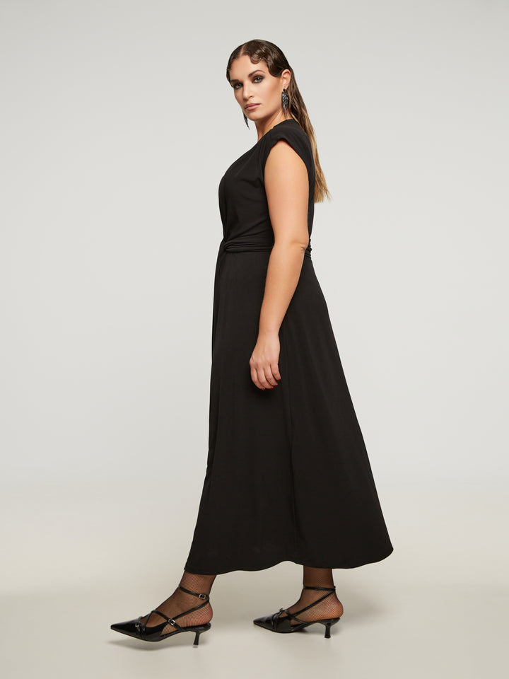 Schwarzes Maxikleid mit Knopfdetail