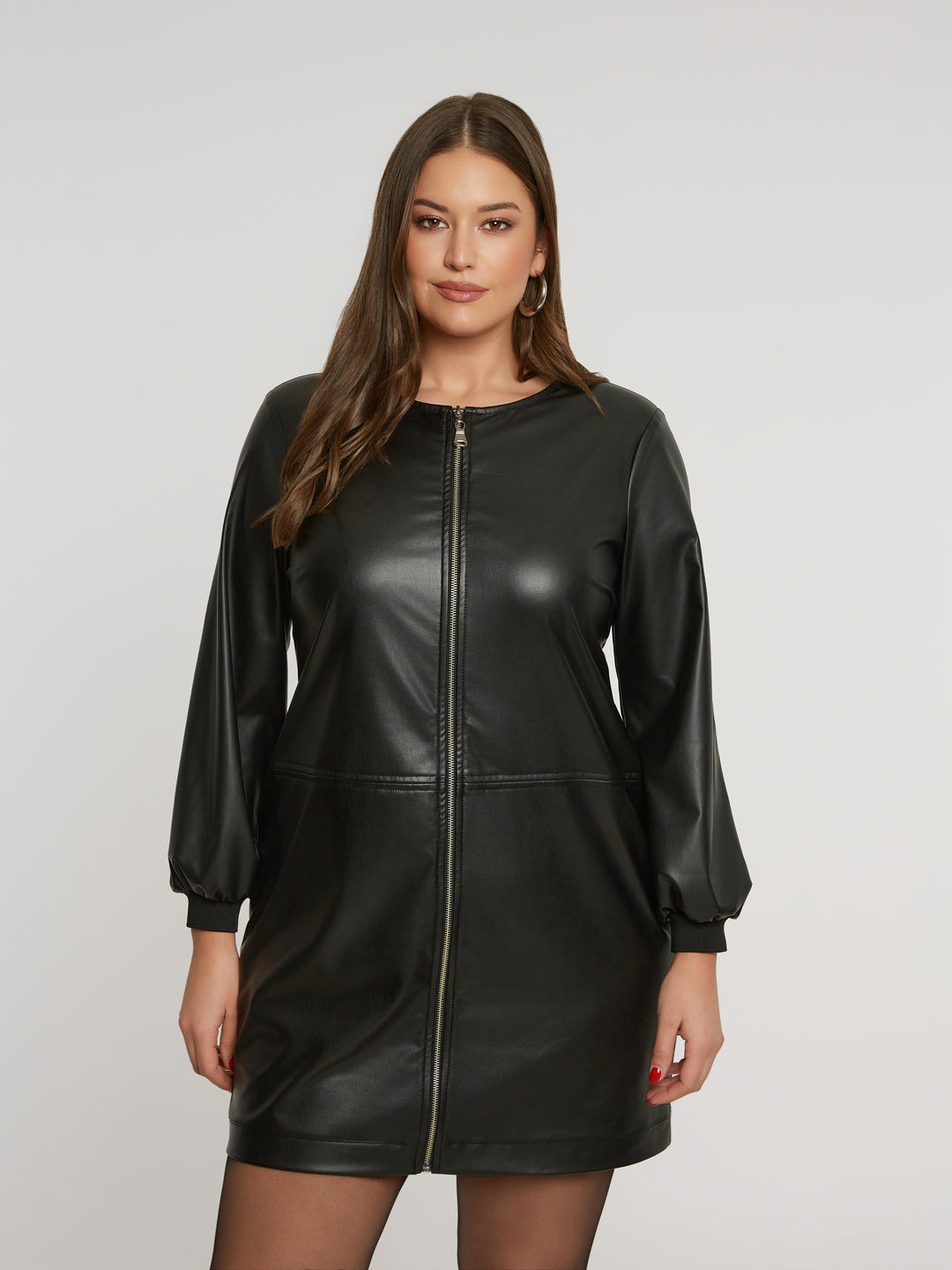Kraftvolles Minikleid aus Kunstleder