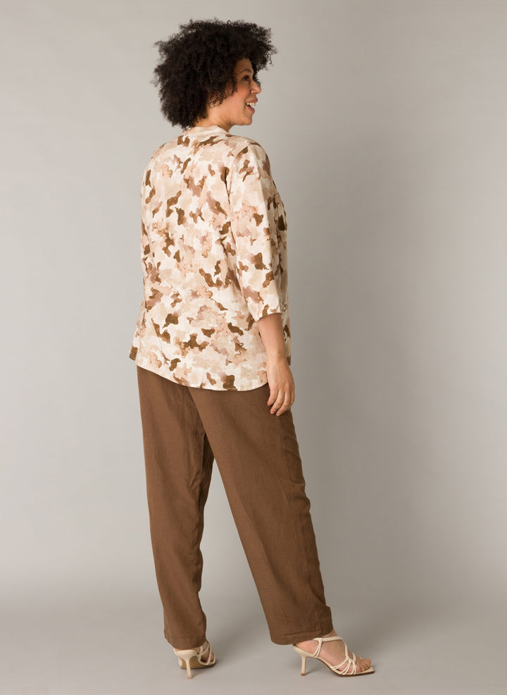 Luchtige blouse met camouflageprint