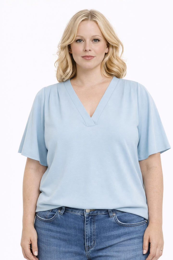 lichtblauwe top met V-hals